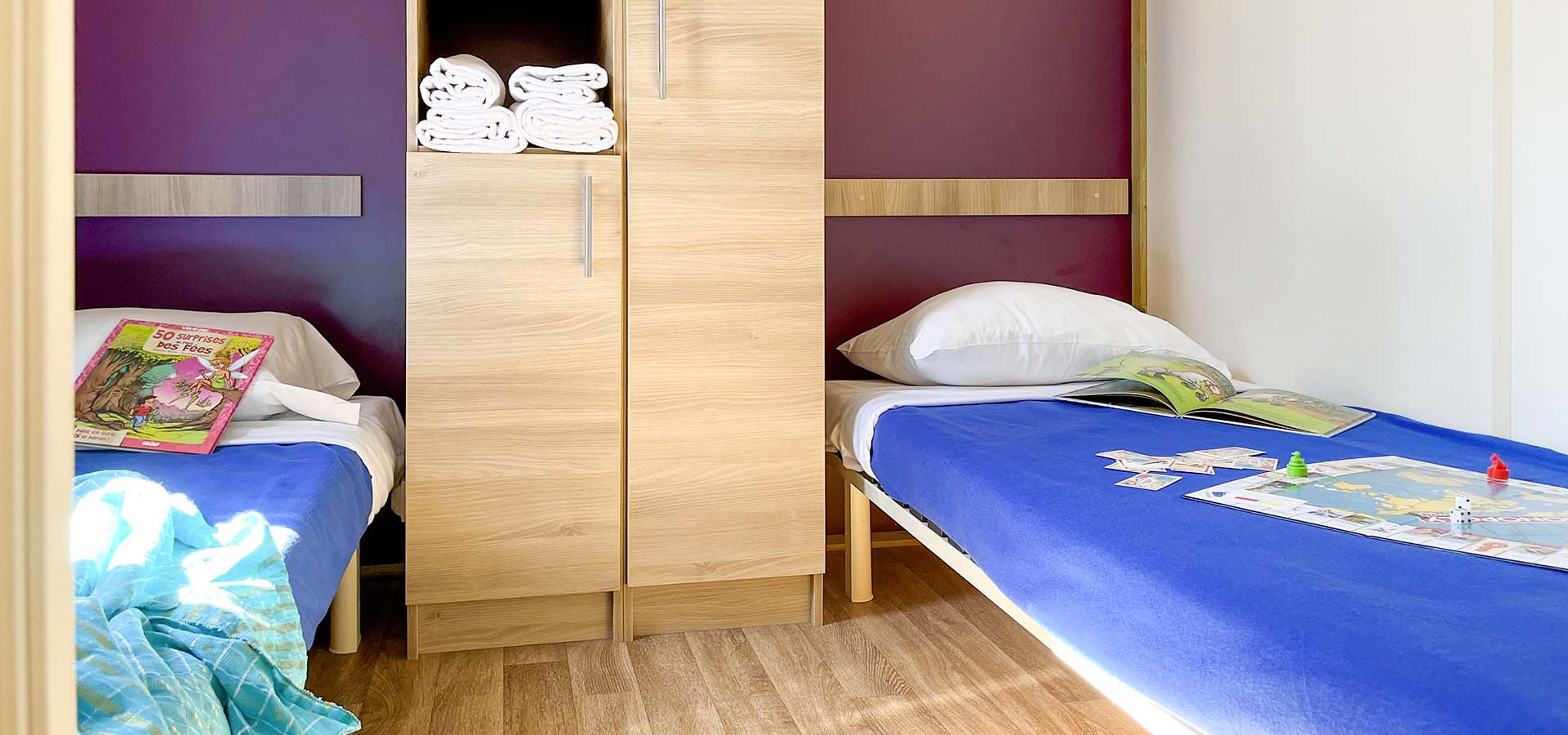 Camping Porto Vecchio bungalow corte chambre enfants
